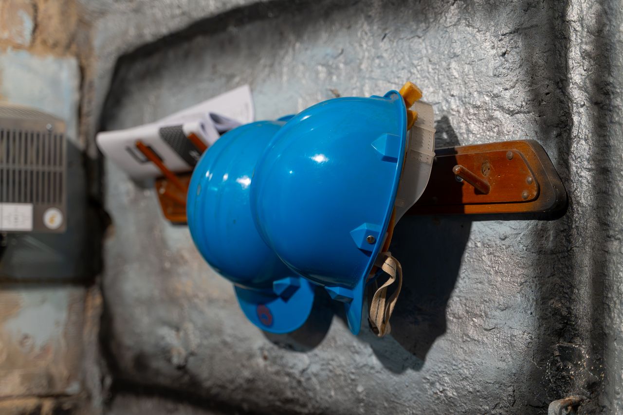Chernobyl escape room – a hard hat on the wall
