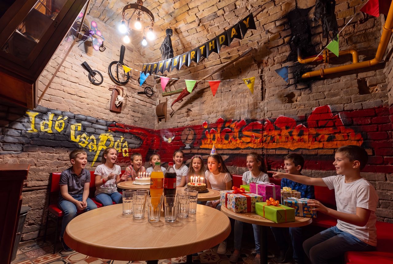 Kids' birthday – celebrating in the cellar room